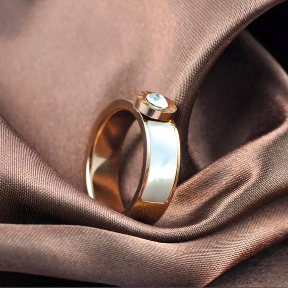 💛 18k Gold Plated Stainless Steel Roman Numeral Earrings and Ring Set - Picture 10 of 11